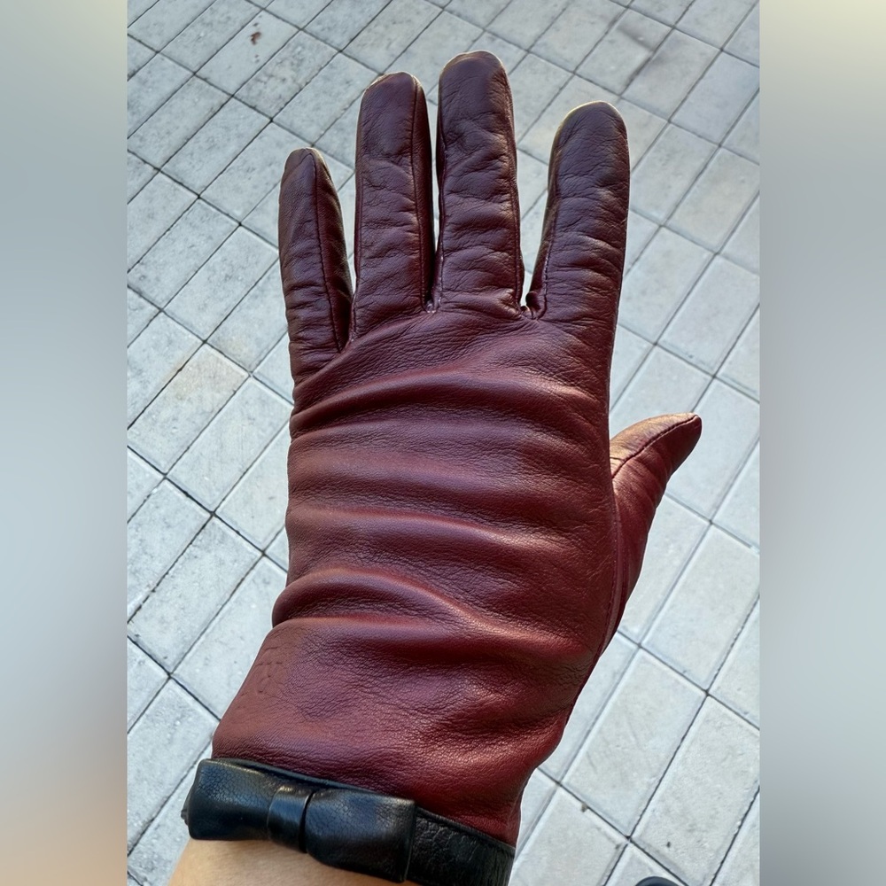 Ralph Lauren Burgundy Leather Gloves with Black Trim - Picture 6 of 9